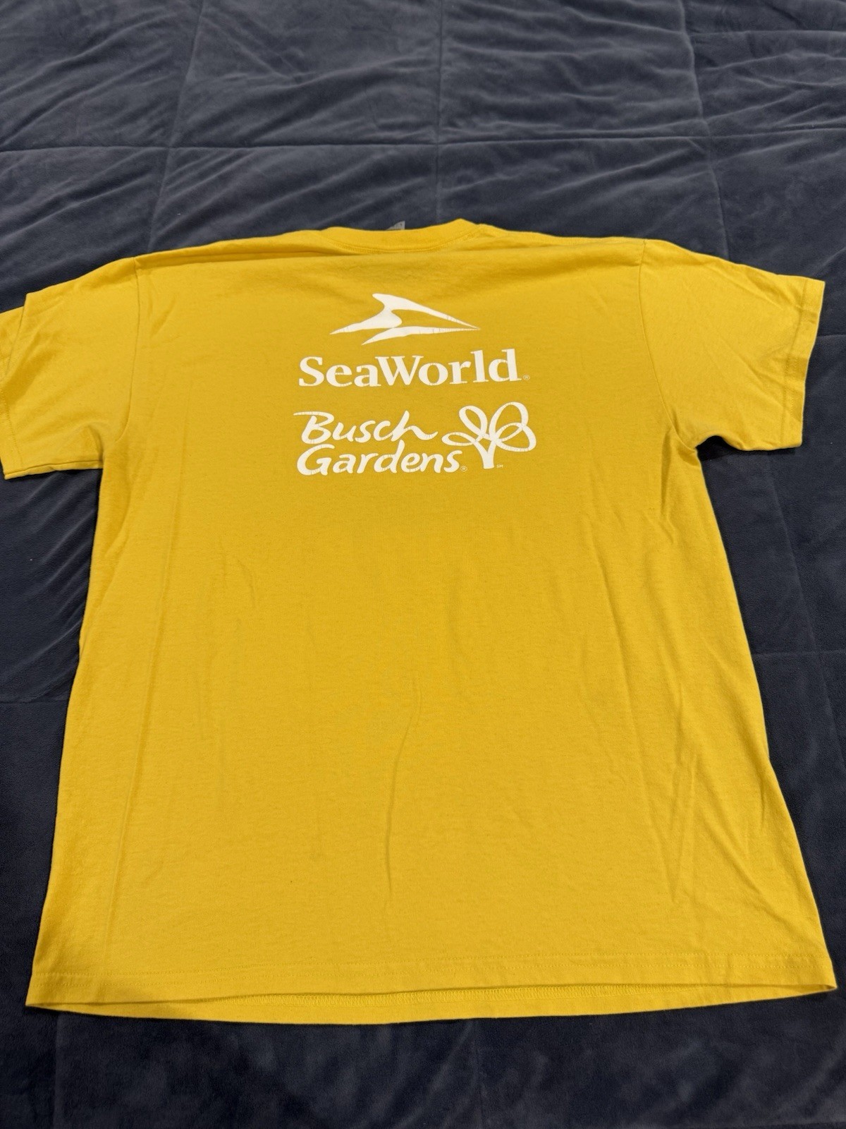 Sea World Busch Gardens Camp ( Lightly Cracked) Yellow T-shirt Large Used gallery