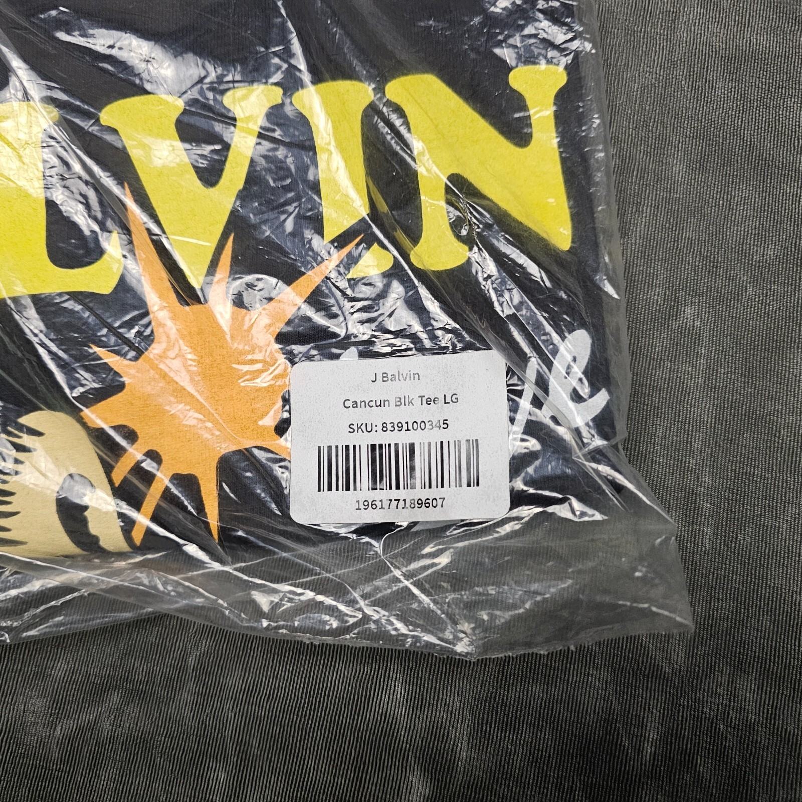 J. Balvin T-Shirt Adult Large Mexico Cancun Tour Festival Reggaetón Tee Black gallery