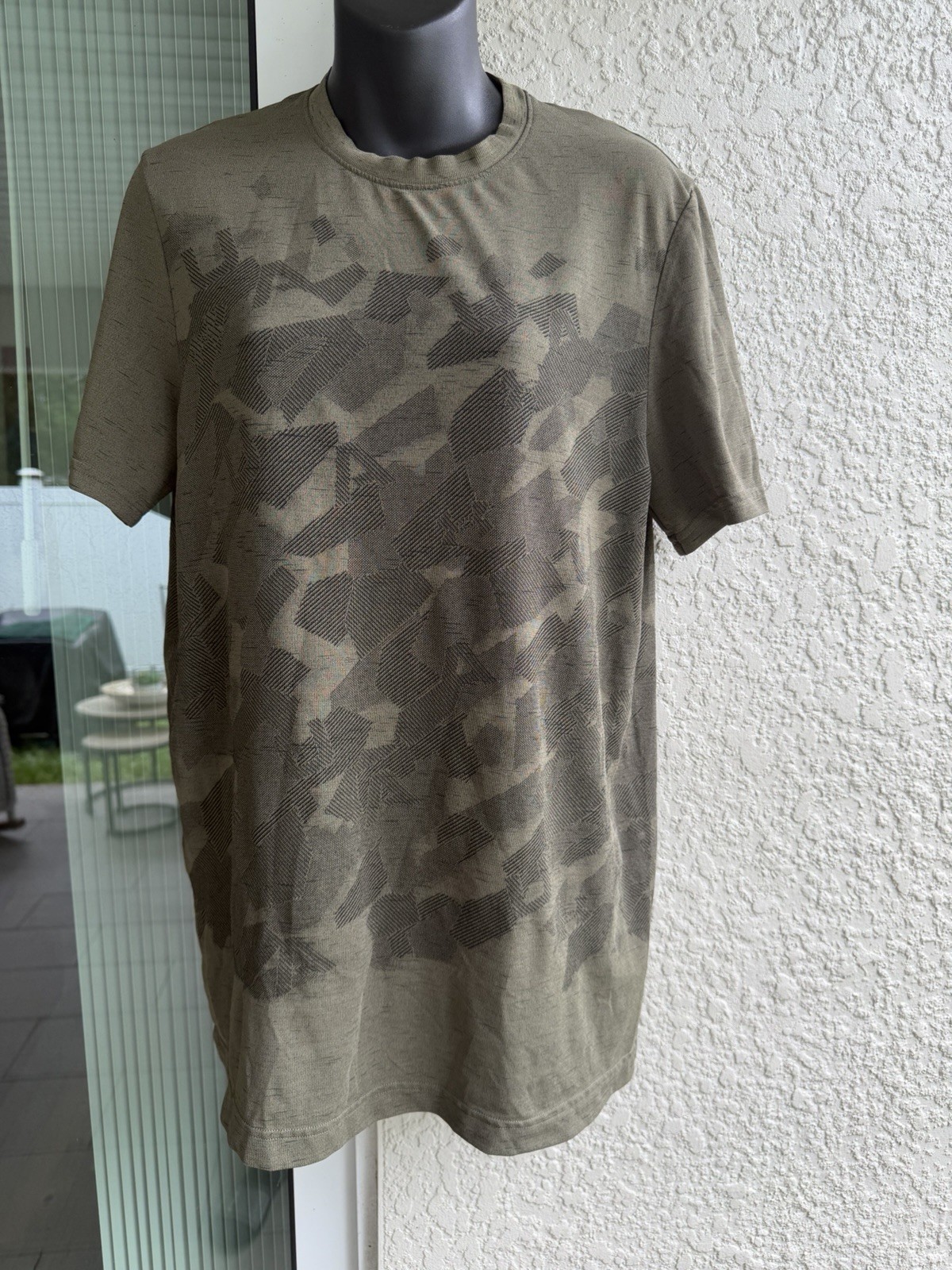 Under Armour Men's Green Camouflage Fitted Crew Neck Short Sleeve T-Shirt Size M gallery