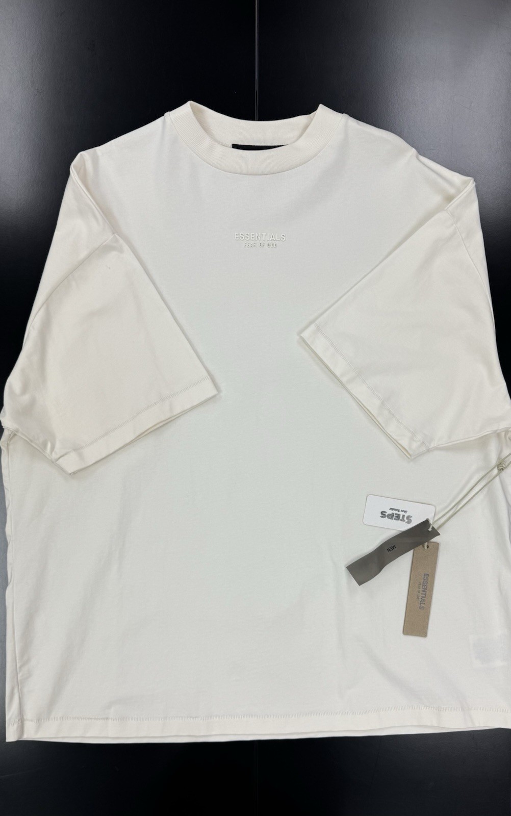 Size L- Fear of God Essentials Tee Cloud Dancer