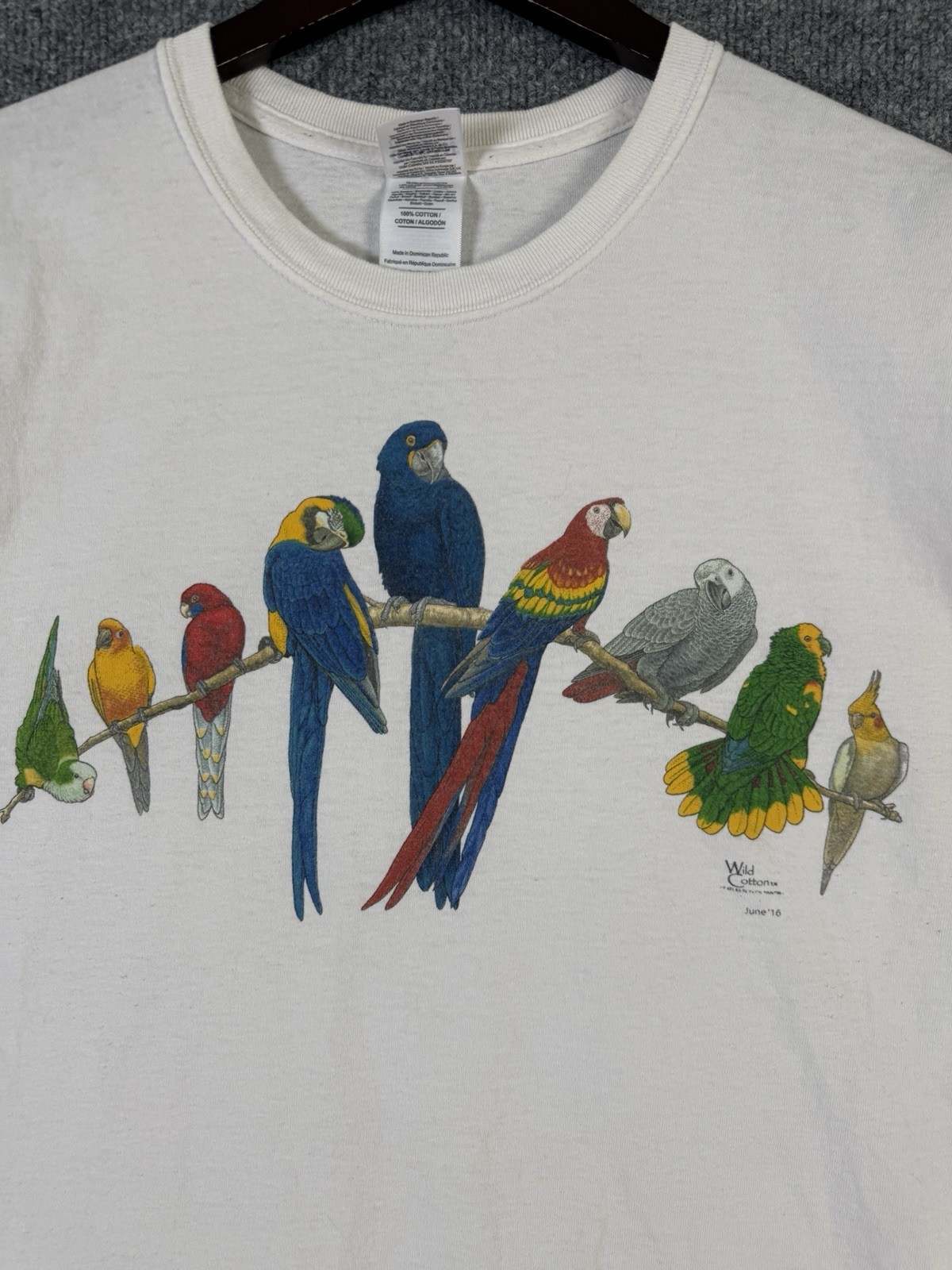 Birds Nature T Shirt Sz Large Parrot Cockatoo Art Y2K Vintage Animals Wildlife gallery