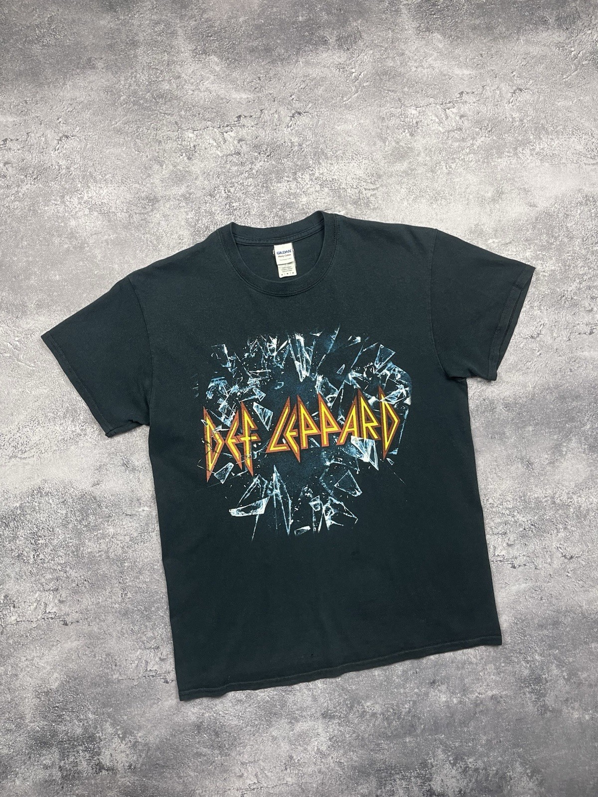 Def Leppard Vintage Tour Band Tee 2015 Heavy Metal Rock T-Shirt Men’s Size M gallery