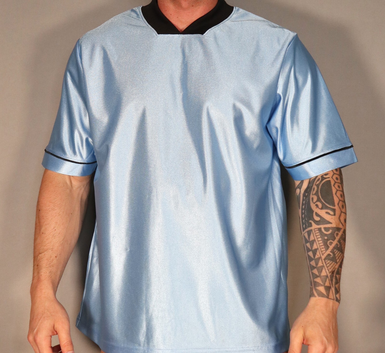 MEN'S SHORT SLEEVE SHINY BLUE ATHLETIC SHIRT LARGE gallery