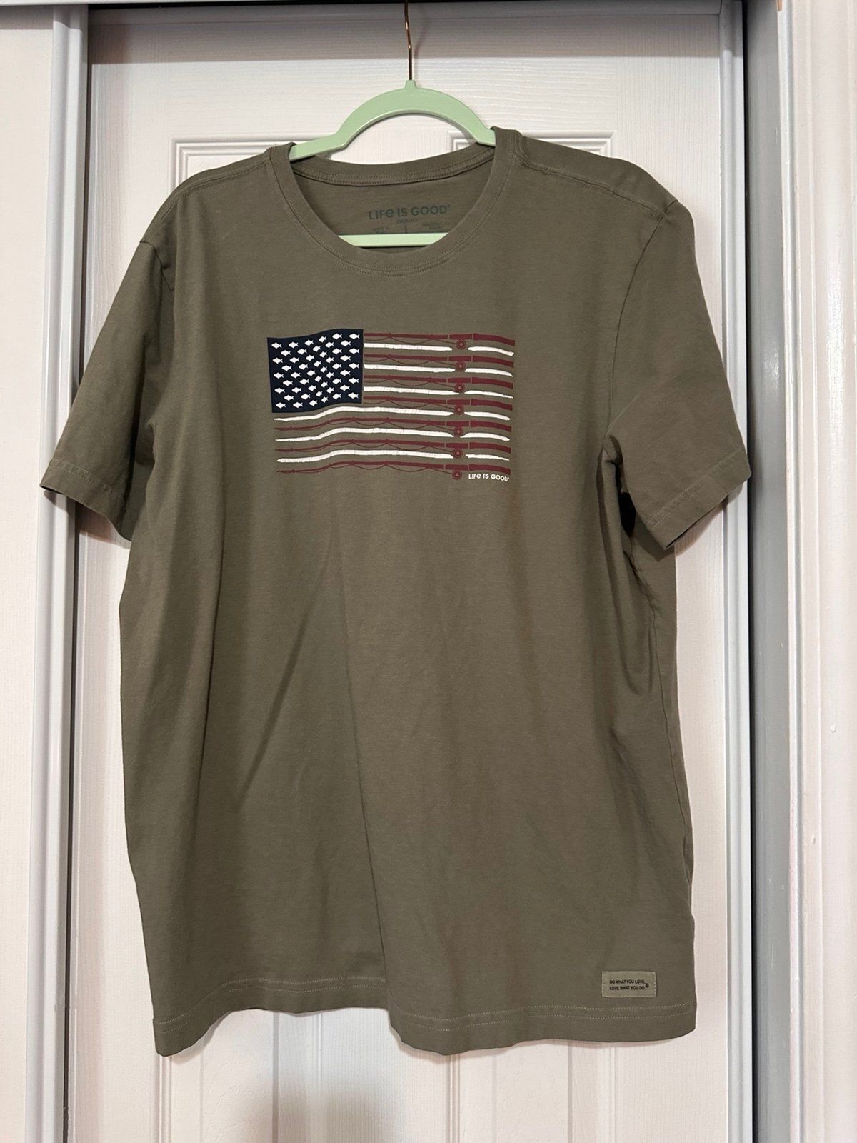 Life Is Good Mens M Green Crusher T-Shirt Patriotic USA Flag Fishing Pole NWOT L gallery