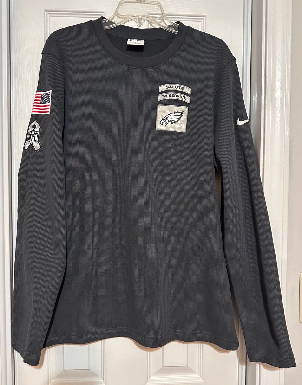 Nike Shirt Mens Large Gray Thermal Salute To Service Philadelphia Eagle’s NFL gallery