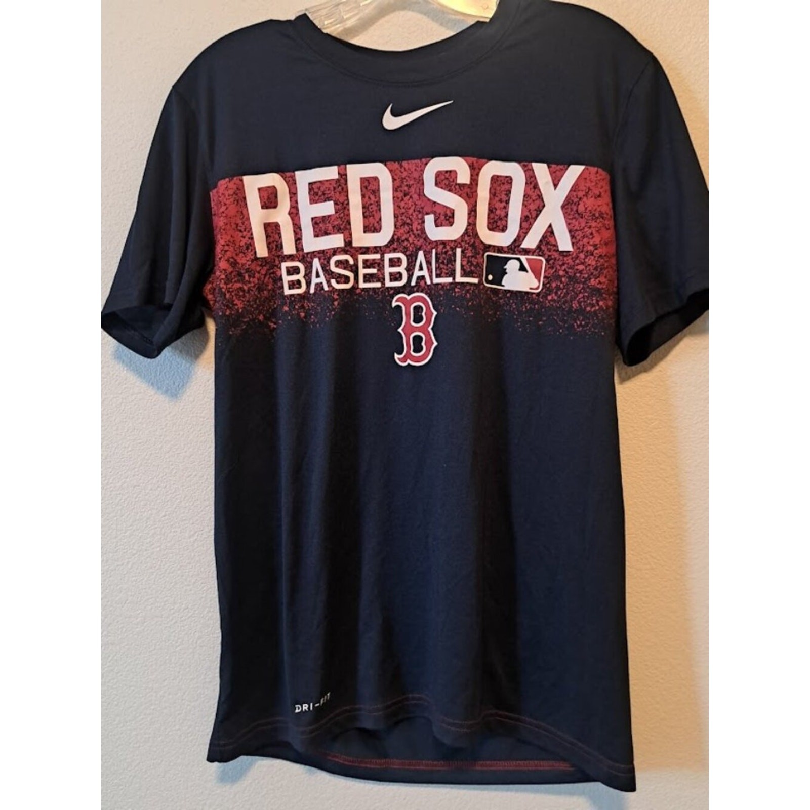 Nike Boston Red Sox Baseball Dri-Fit Athletic Cut t-shirt Men’s Small Blue red