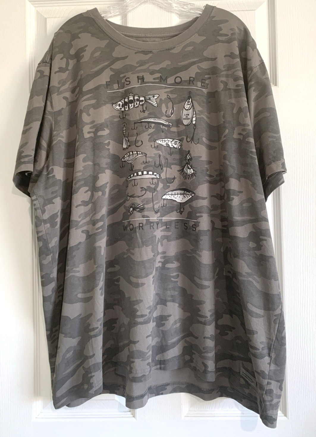 Life Is Good Crusher Tee Mens XXXL Gray Camo Short Sleeve Fish More Worry Less gallery