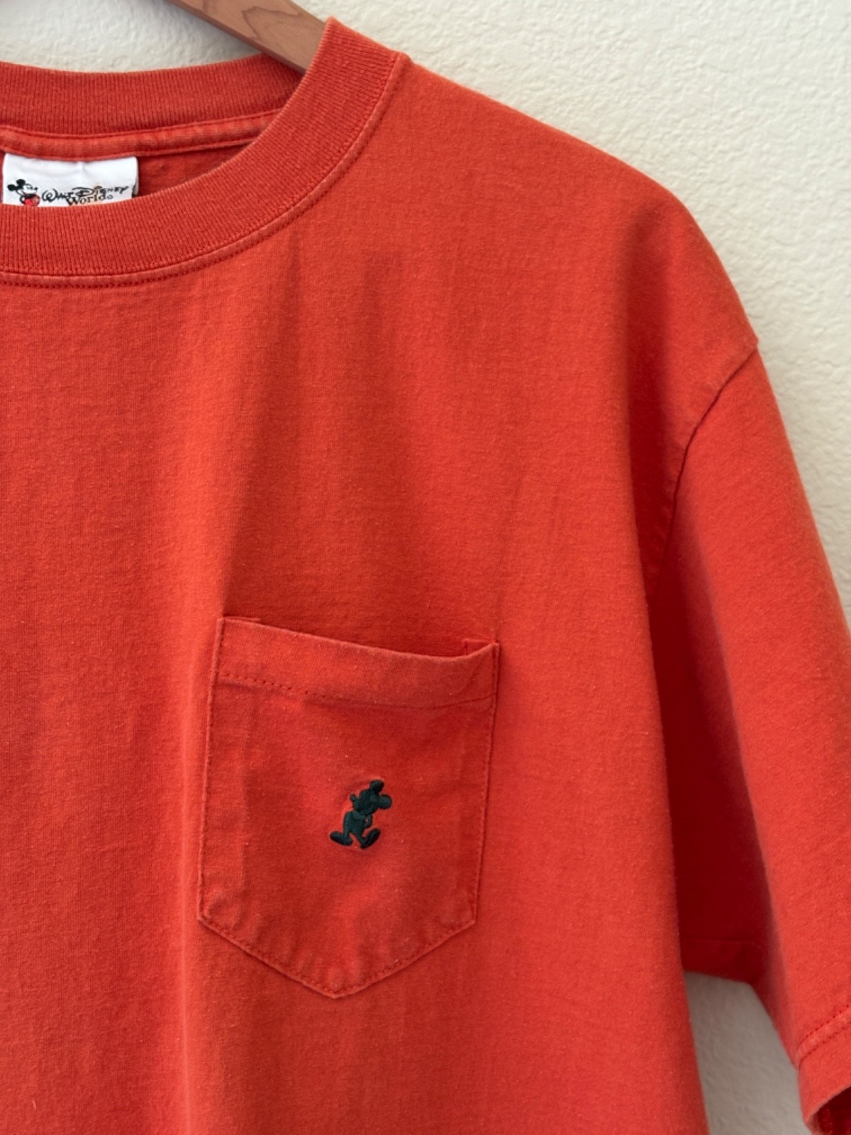 Vintage 90s Y2K Walt Disney World Embroidered Mickey Mouse Pocket T Sz L USA
