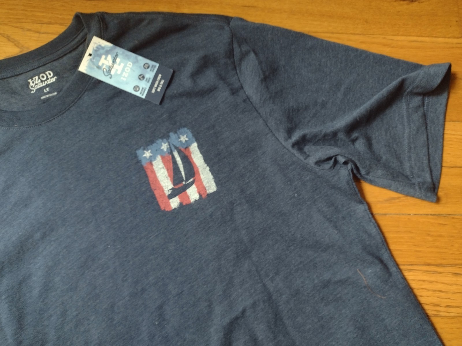 NWT, IZOD Men's Saltwater Short Sleeve Cotton Blend Graphic T-Shirt gallery