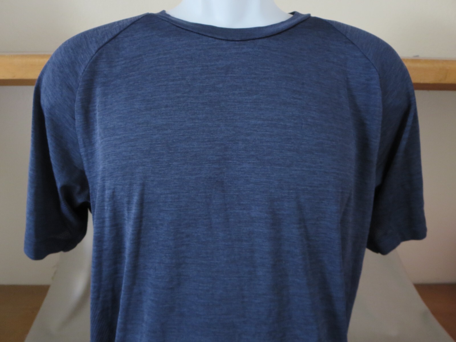New Uniqlo Blue T-Shirt Short Sleeved Breathable Vented Quick Drying Size XL gallery