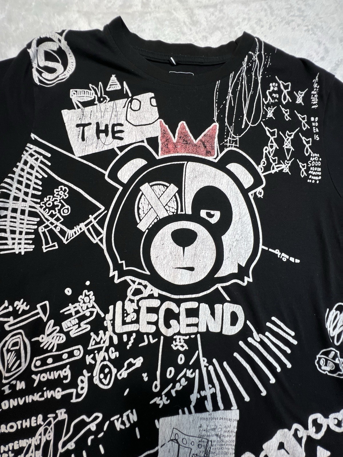 South Pole Black Graffiti Crown Bear Legend Graphic Shirt Size Medium Y2K gallery