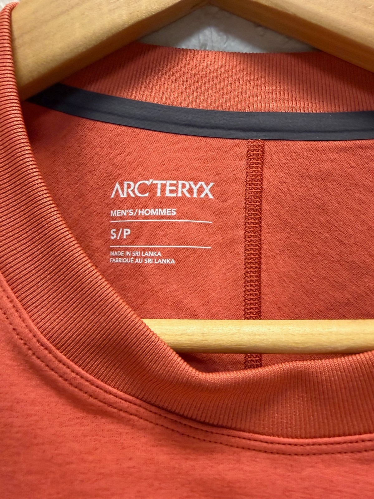 Arc'teryx Konseal Pocket T-Shirt - Men's SMall - Stone Red - NWT gallery