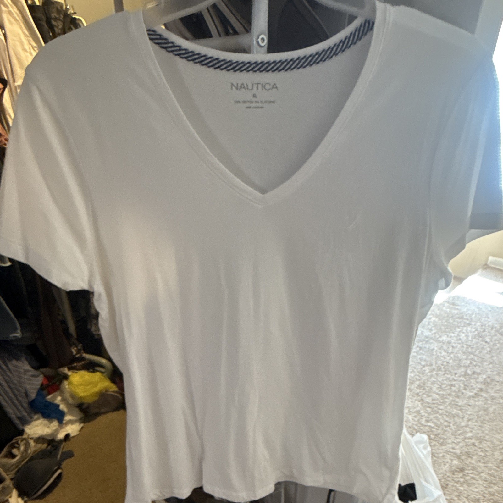 Nautica women’s White Solid Logo V-Neck Short Sleeve Knit T-Shirt Size XL