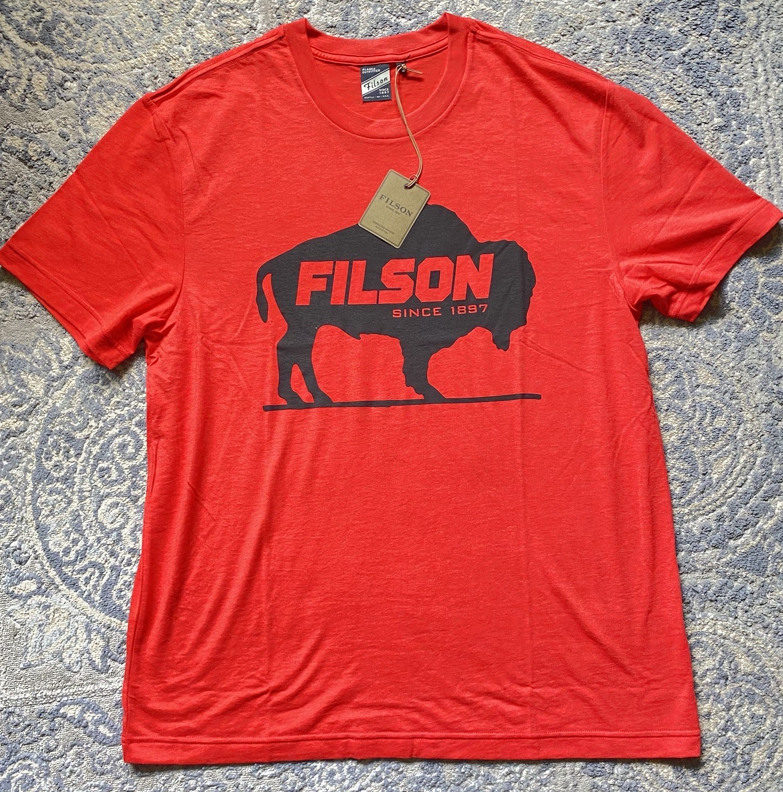Filson Alaskan Outfitters T Shirt Men’s Large Cardinal Red BLACK BISON Logo New