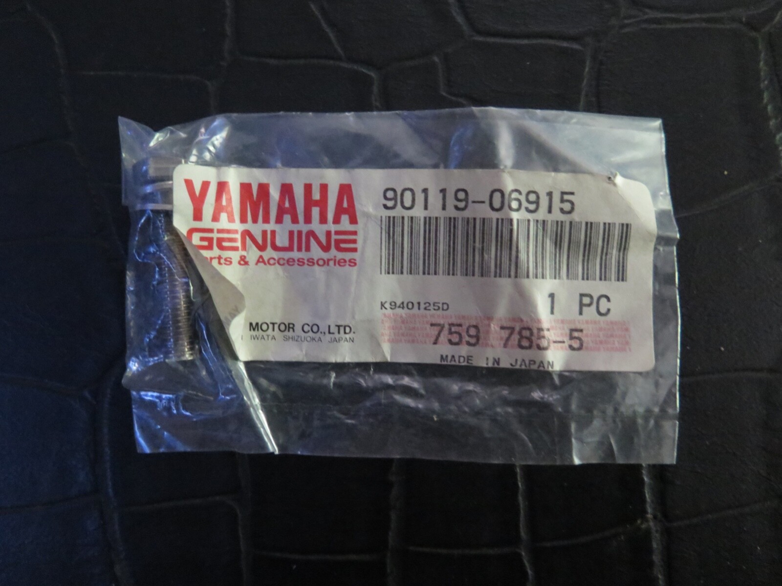 NOS OEM Yamaha 90119-06915 Bolt with Washer (O6B5-7)