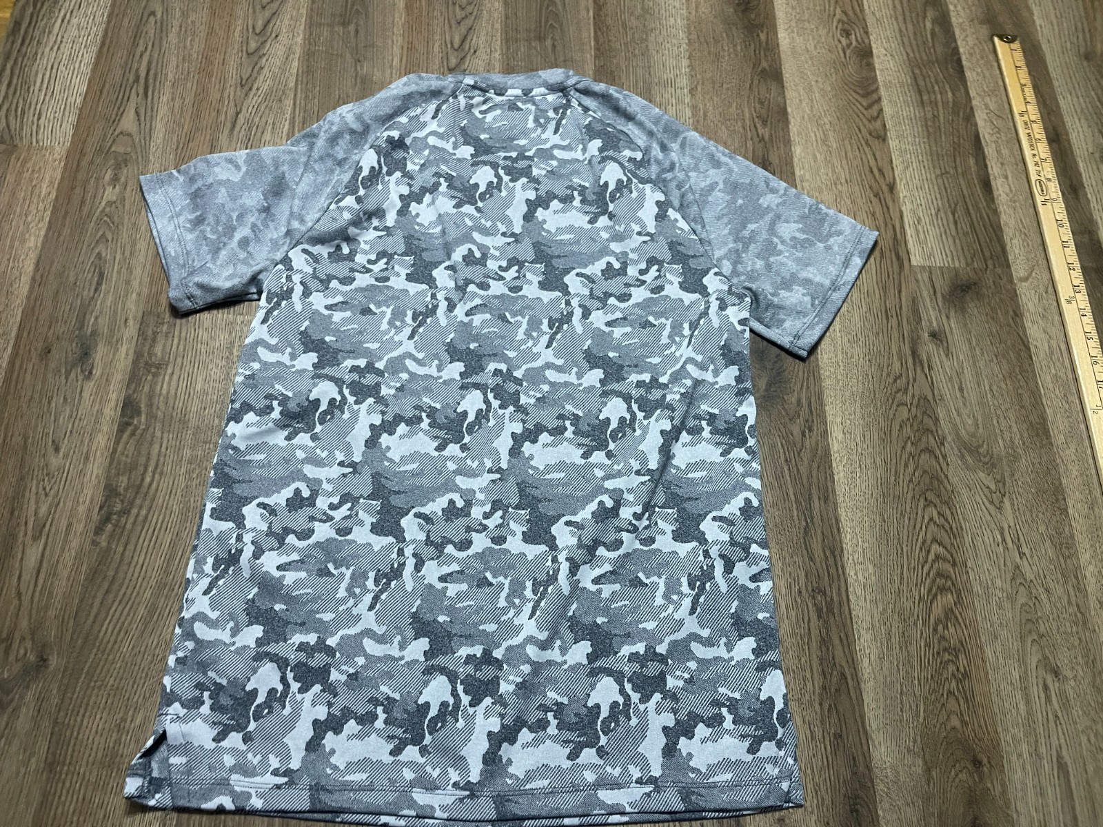 Tek Gear Shirt, Men's Size Small, Grey White, Camouflage, Athletic Wear gallery