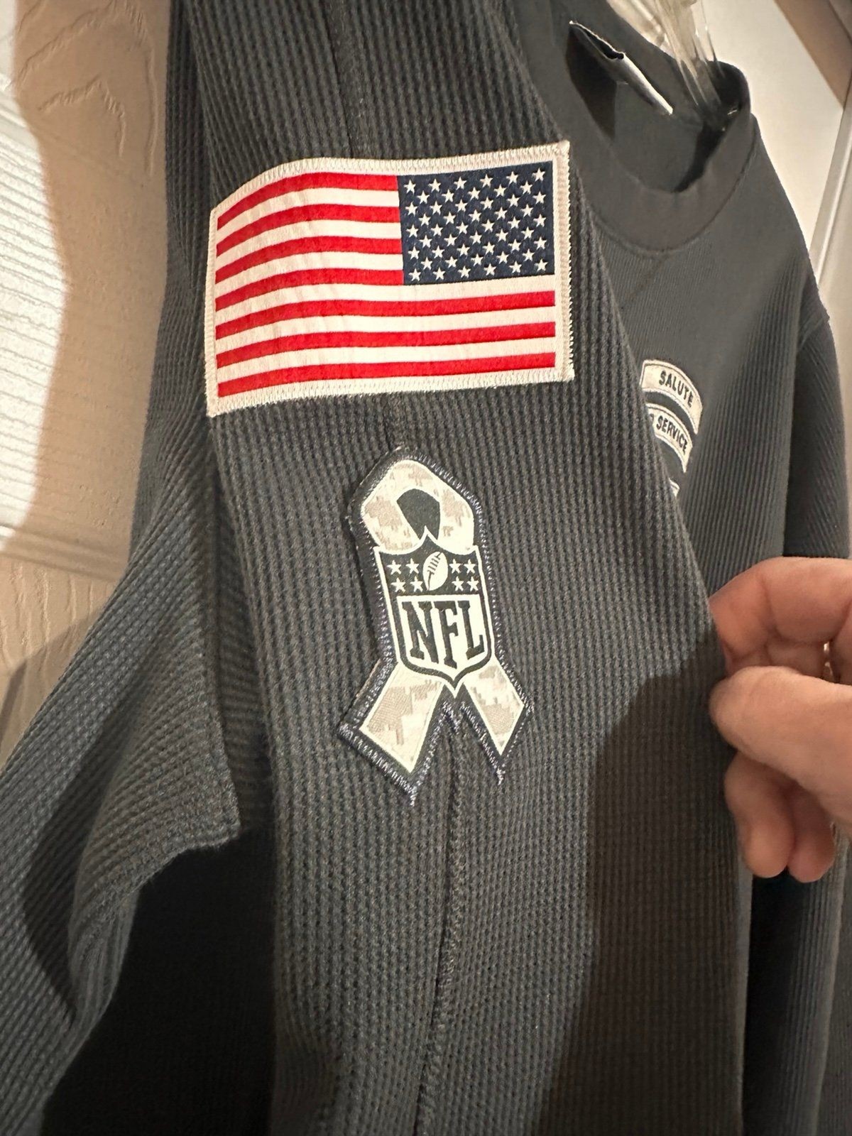 Nike Shirt Mens Large Gray Thermal Salute To Service Philadelphia Eagle’s NFL gallery