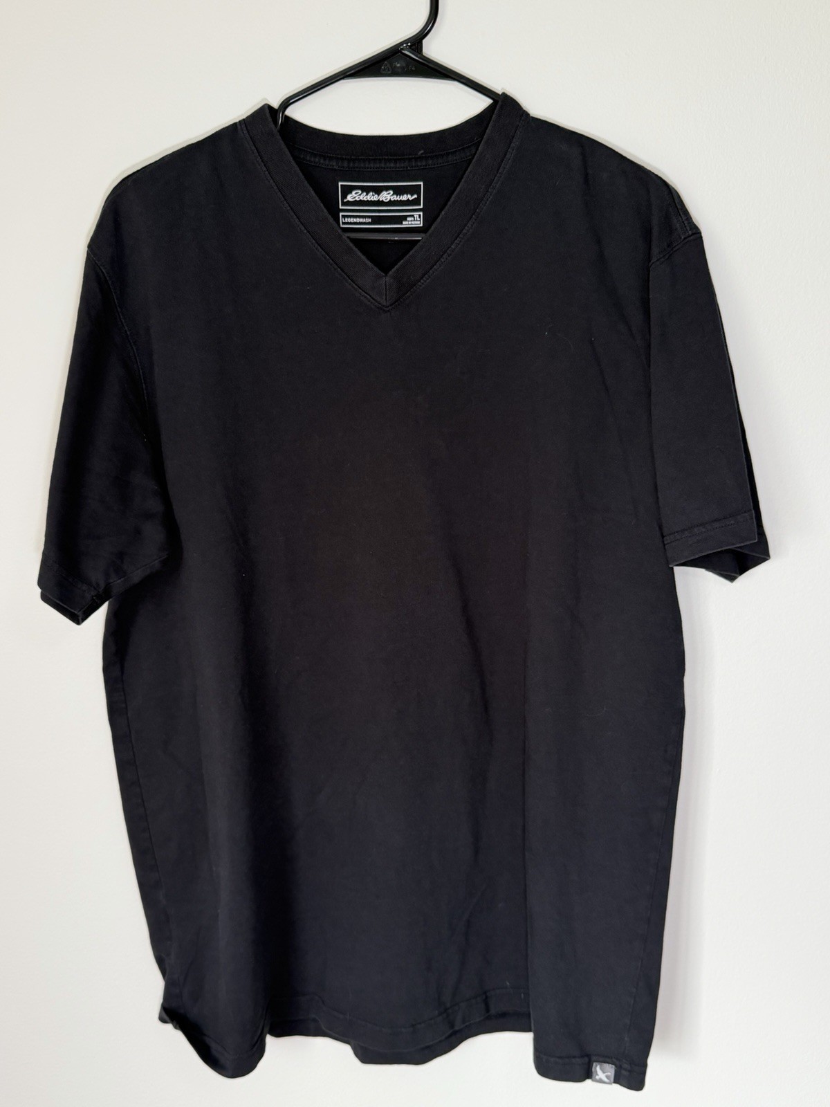 Eddie Bauer Men TL Black V-Neck Short Sleeve T-Shirt gallery