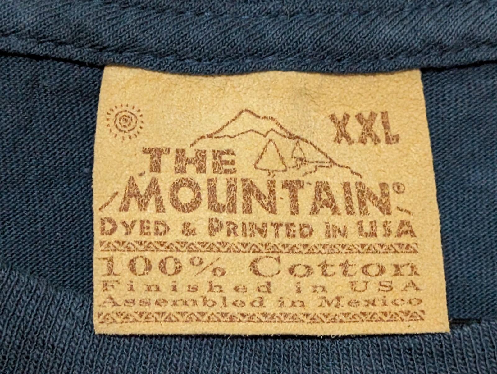 The Mountain Mens T-shirt Vintage 2006 Blue "The Patriot" Leather Tag 2XL #6150 gallery