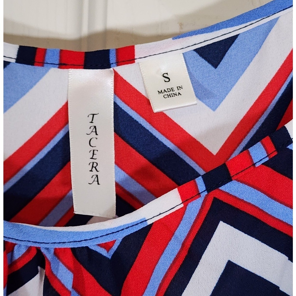 TACERA Open Shoulder With Strap Sleeves Women's Chevron Style Shirt Size Small gallery
