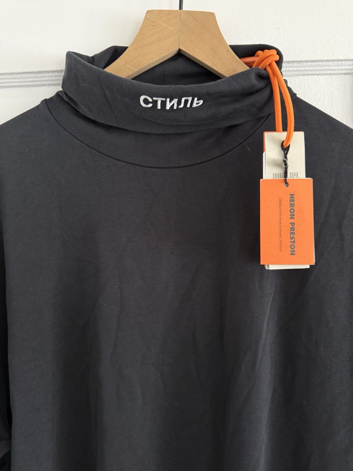 HERON PRESTON ROLL NECK CTNMB LONG SLEEVE BLACK SIZE LARGE NWT! gallery