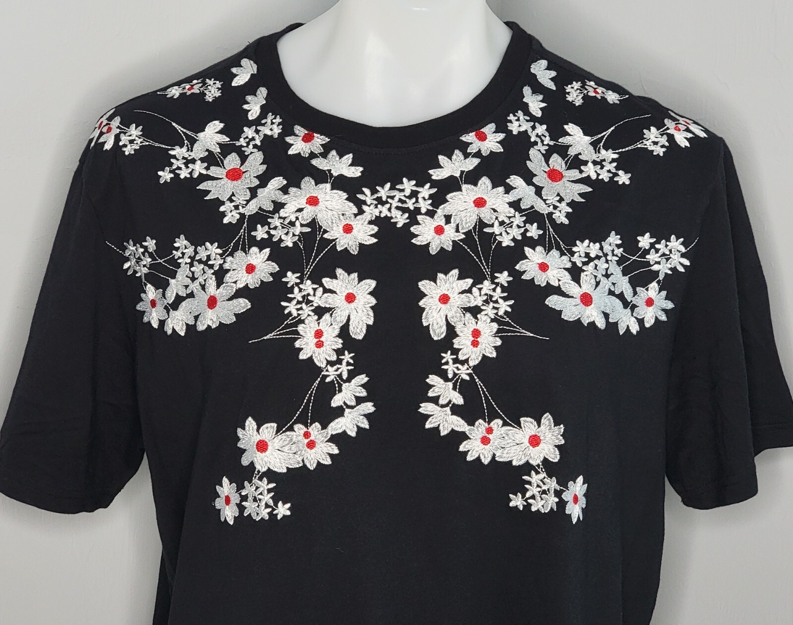Hudson Mens Black Embroidered Floral T-Shirt Size 2XL gallery