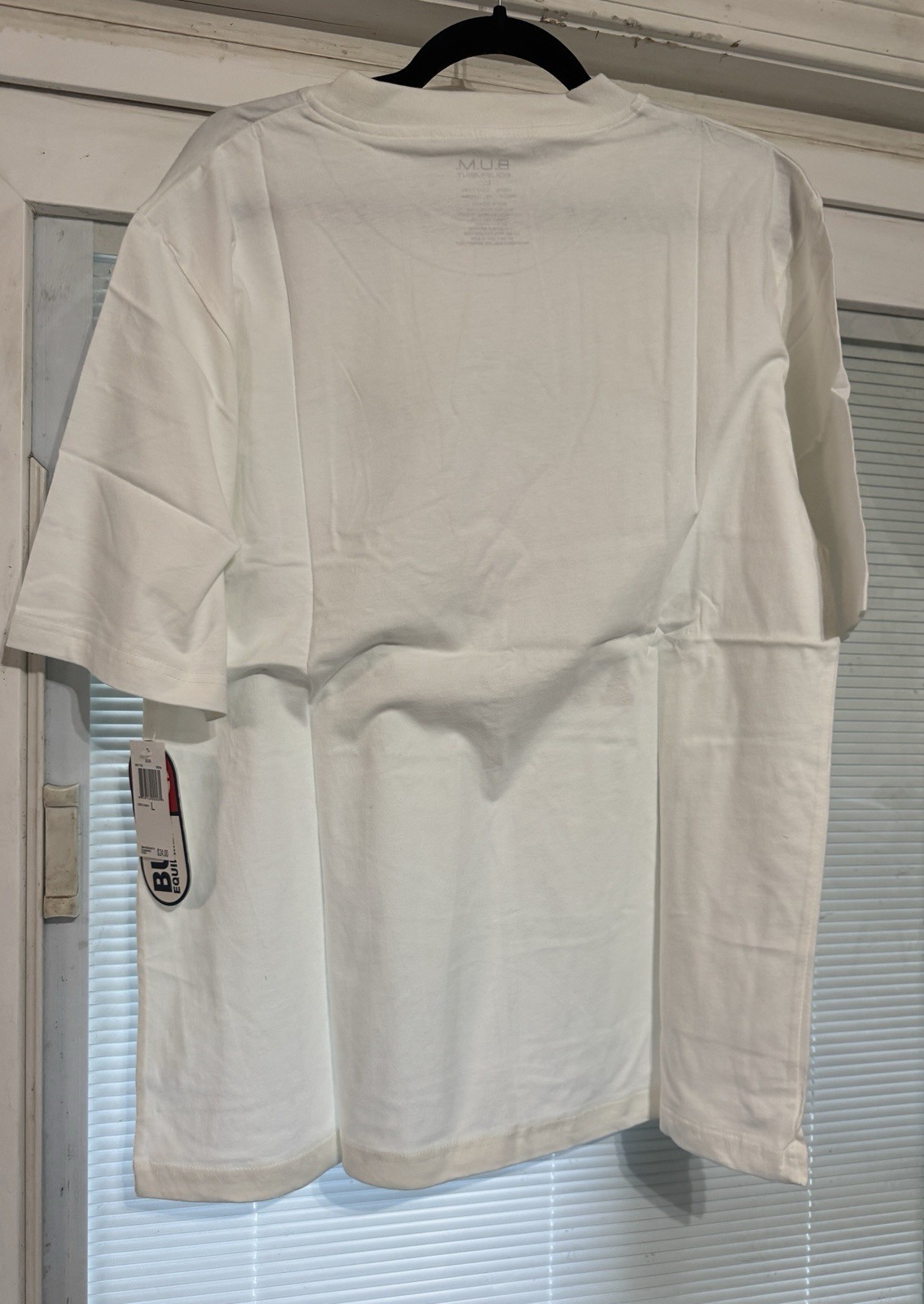 B.U.M. Equipment Men's Crew Neck Size Large Color White gallery