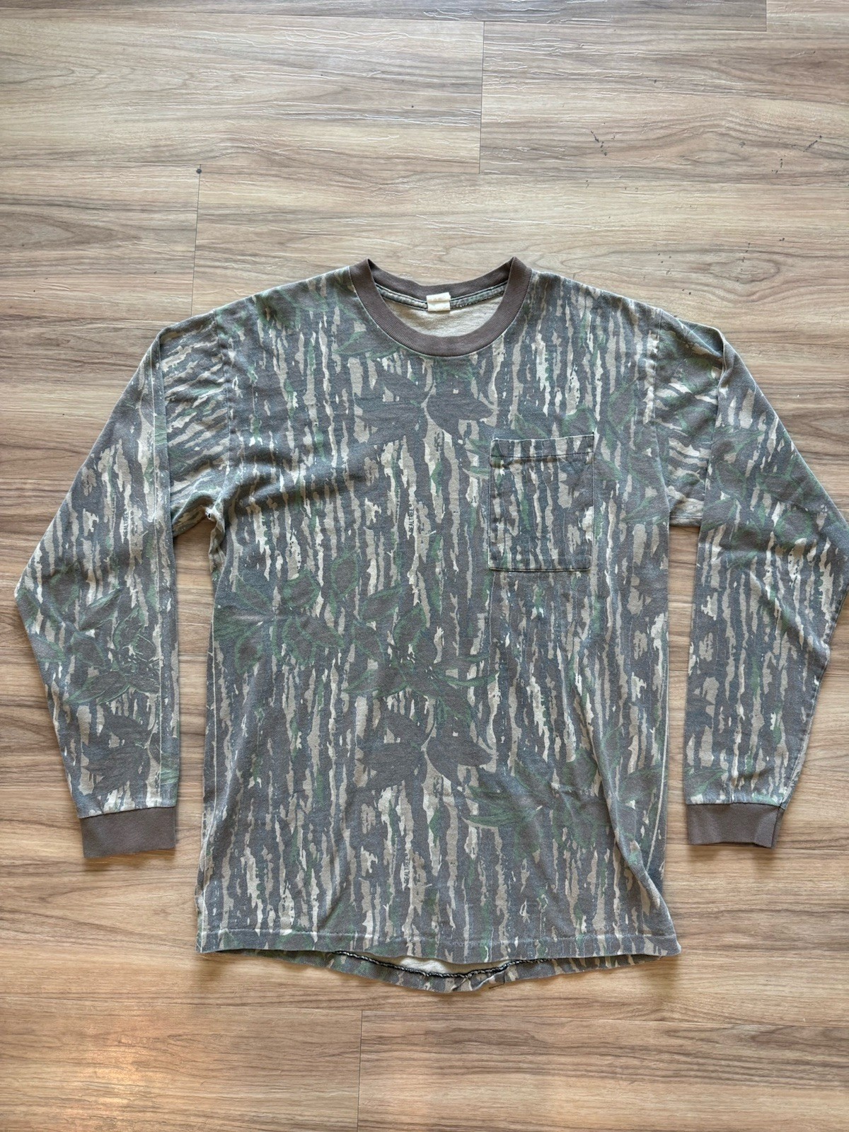 Lot of 3 Vintage Mossy Oak and Realtree Camo Long Sleeve Pocket T-Shirts gallery