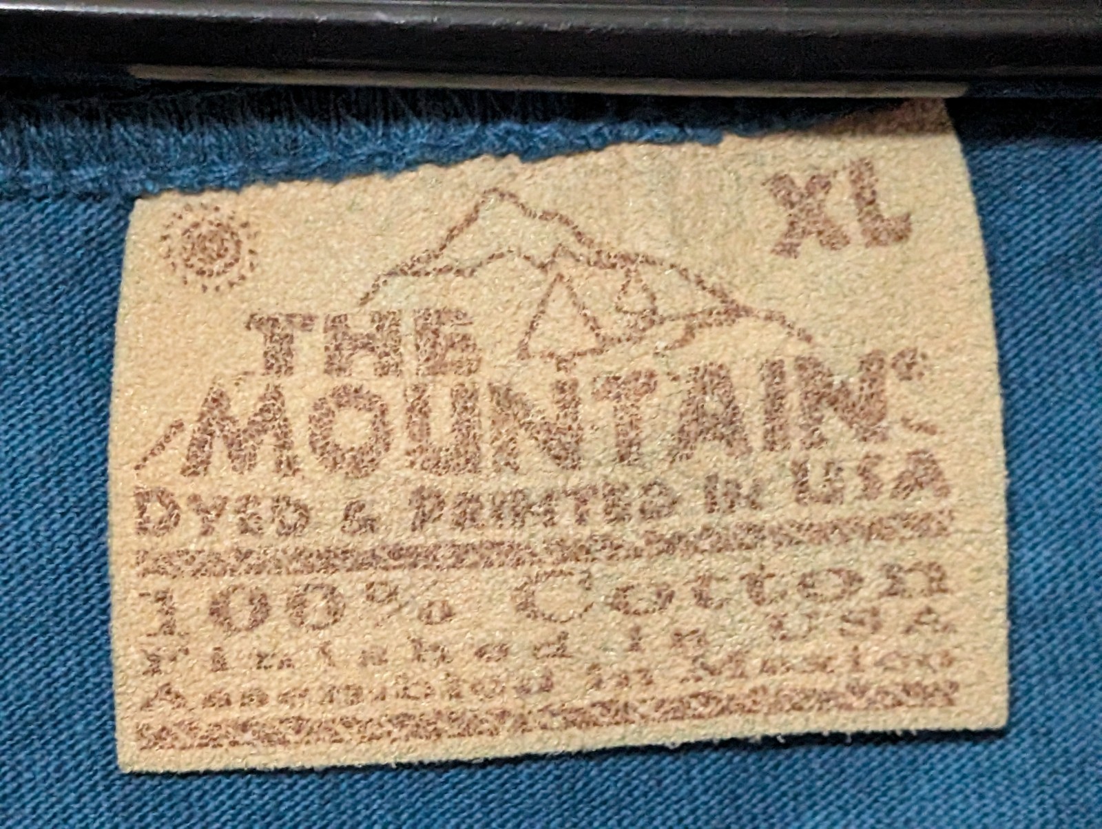 The Mountain Mens T-shirt Vintage 2004 "Shark Bite" Tank Top Sleeveless XL #5997 gallery