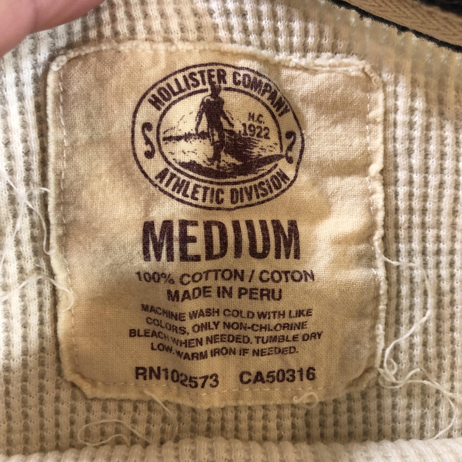Hollister Shirt Mens M Beige Waffle Thermal Long Sleeve Crewneck Logo Patch Y2k gallery