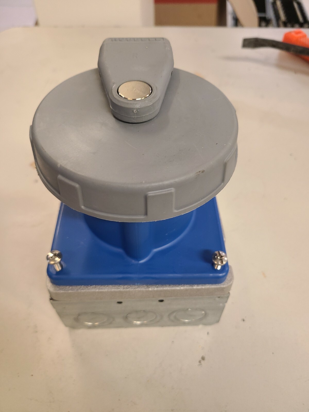 Hubbell A460R9, HBL Pin & Sleeve Receptacle with cover and box