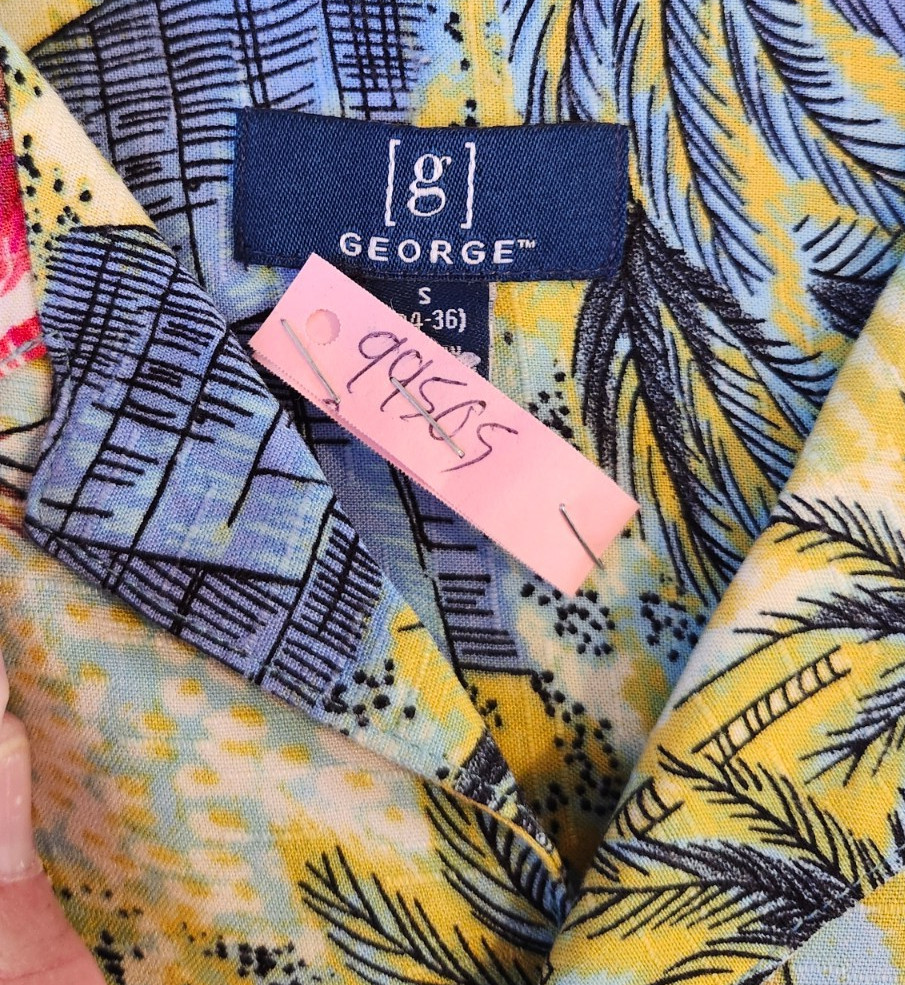 Men's Hawaiian Button Up Shirt, Small, great shape. Combine Shipping gallery
