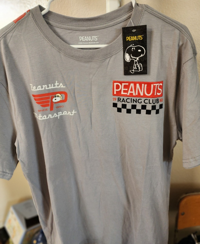 Peanuts Snoopy Race Car Men’s SMALL Brand NEW with Tags Graphics Front & Back