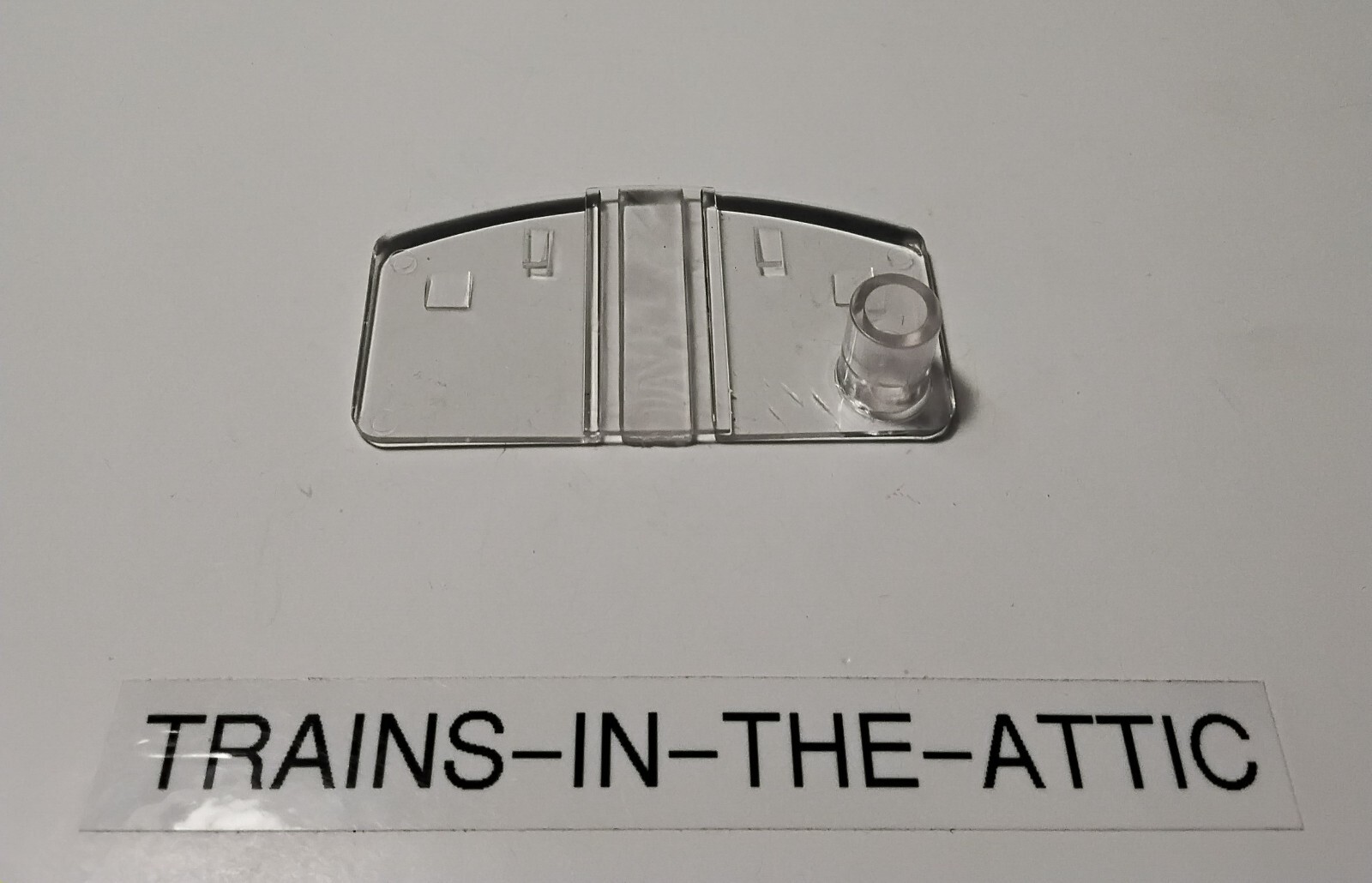 LIONEL F3 CLEAR WINDOW WITH BULB HOLDER F3 POWER A&B UNITS. NEW