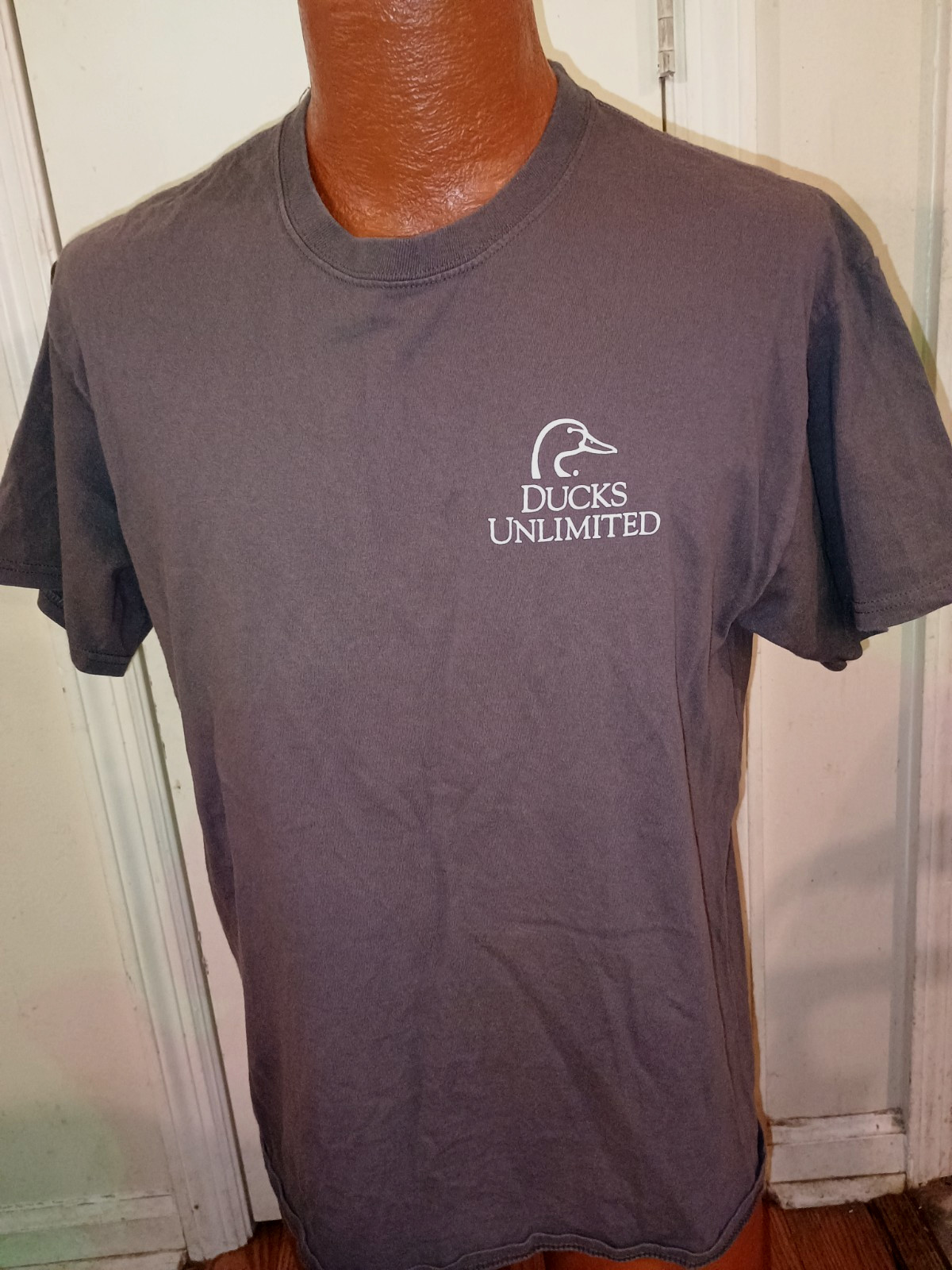 Ducks Unltd. Everything a Sportsman Need Men’s Medium Gray Short Sleeve T-Shirt.