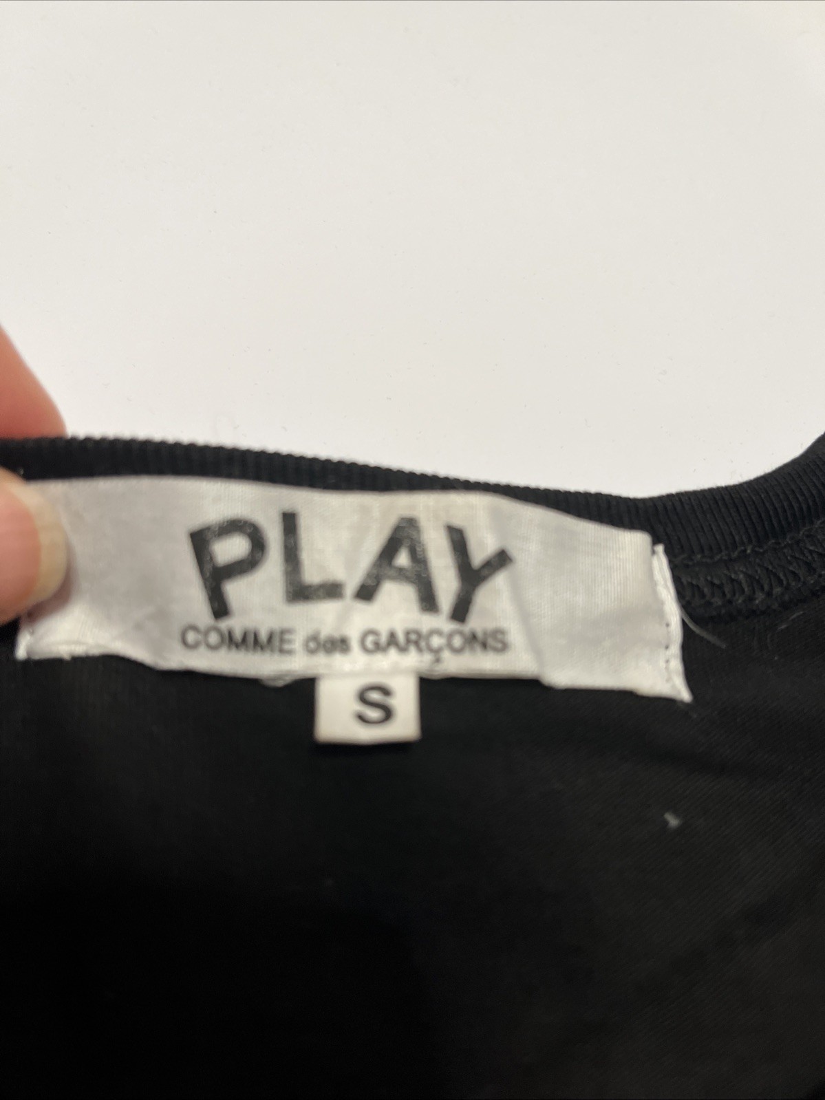 COMME des GARCONS PLAY Heart Embroidered Logo Graphic Men's T Shirt Size Small gallery