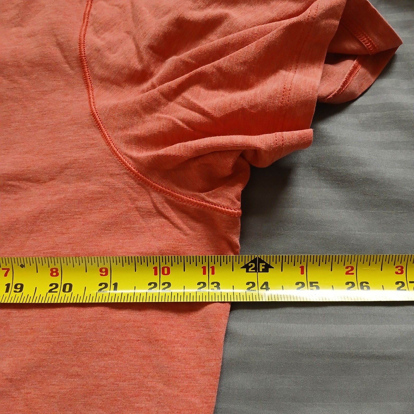 Lululemon V-Neck T-Shirt Mens XL Coral Heathered Short Sleeve Activewear gallery