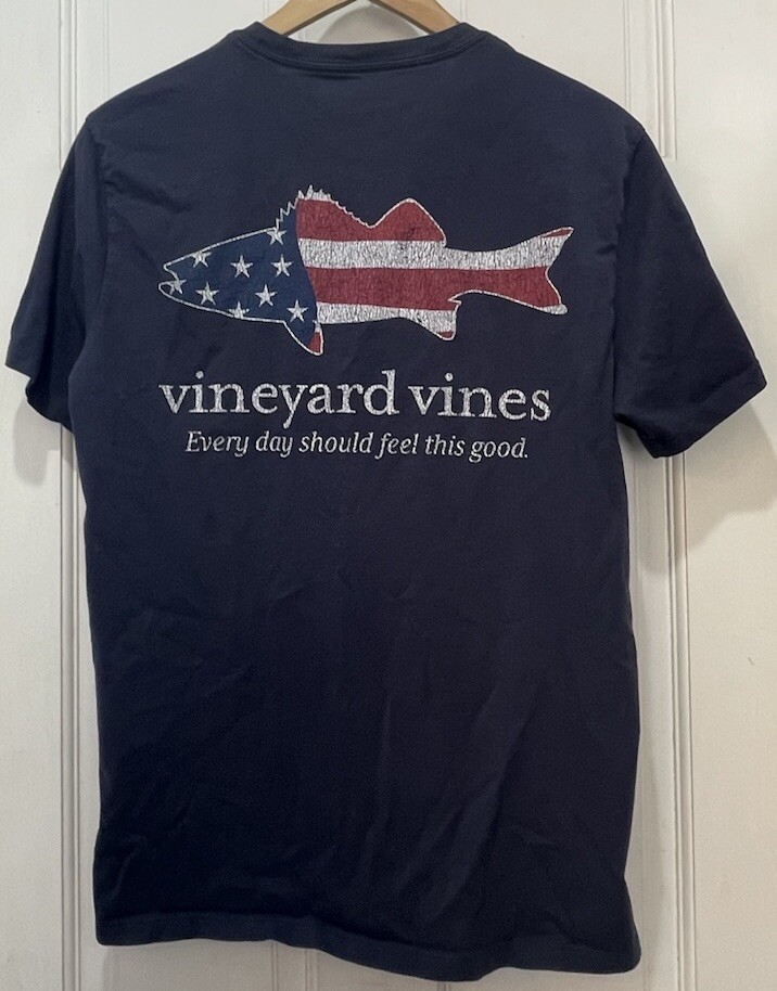 Vineyard Vines Grouper Flag Short Sleeve Blue Pocket T-Shirt Men’s Size Small gallery