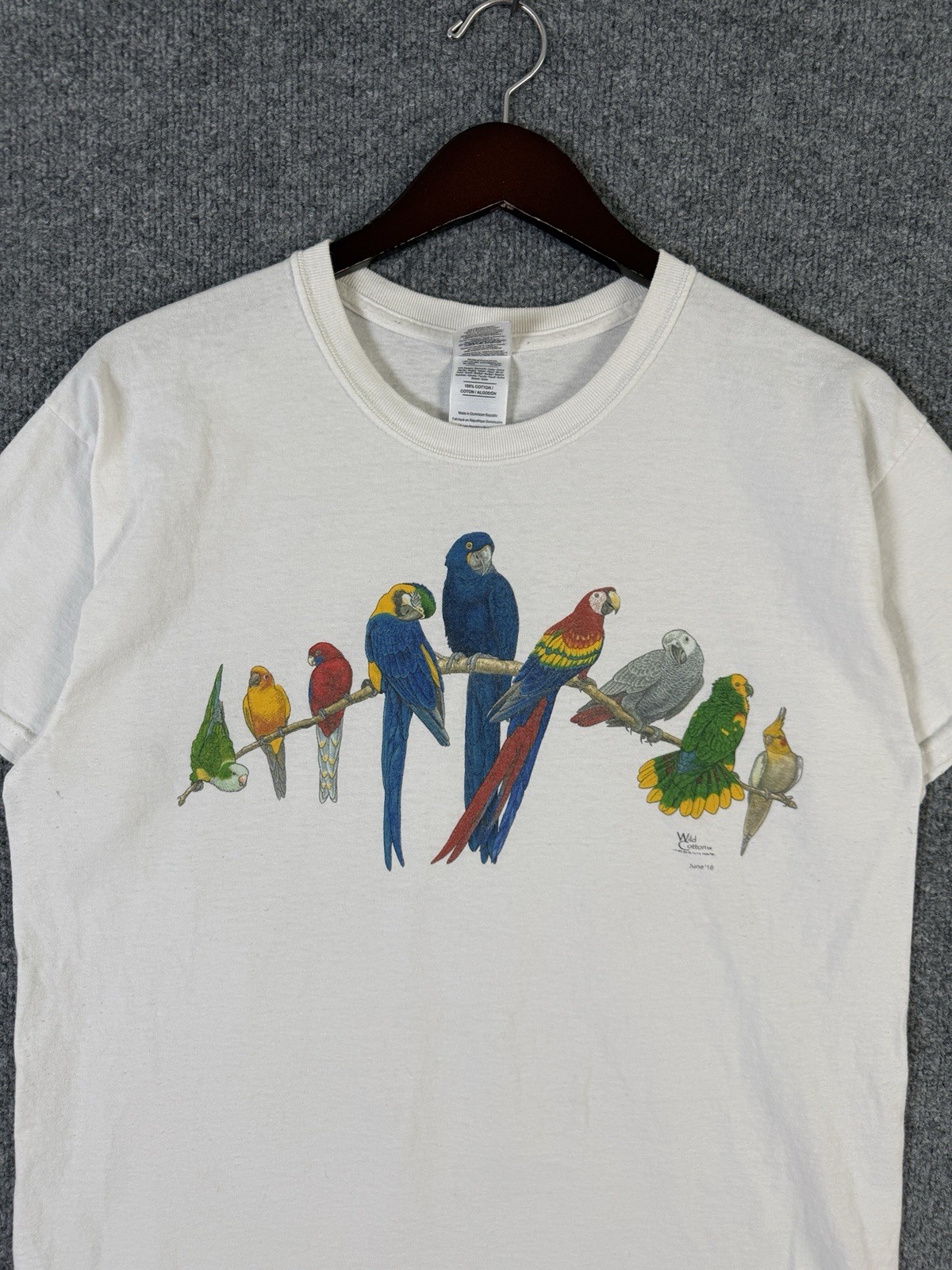 Birds Nature T Shirt Sz Large Parrot Cockatoo Art Y2K Vintage Animals Wildlife gallery