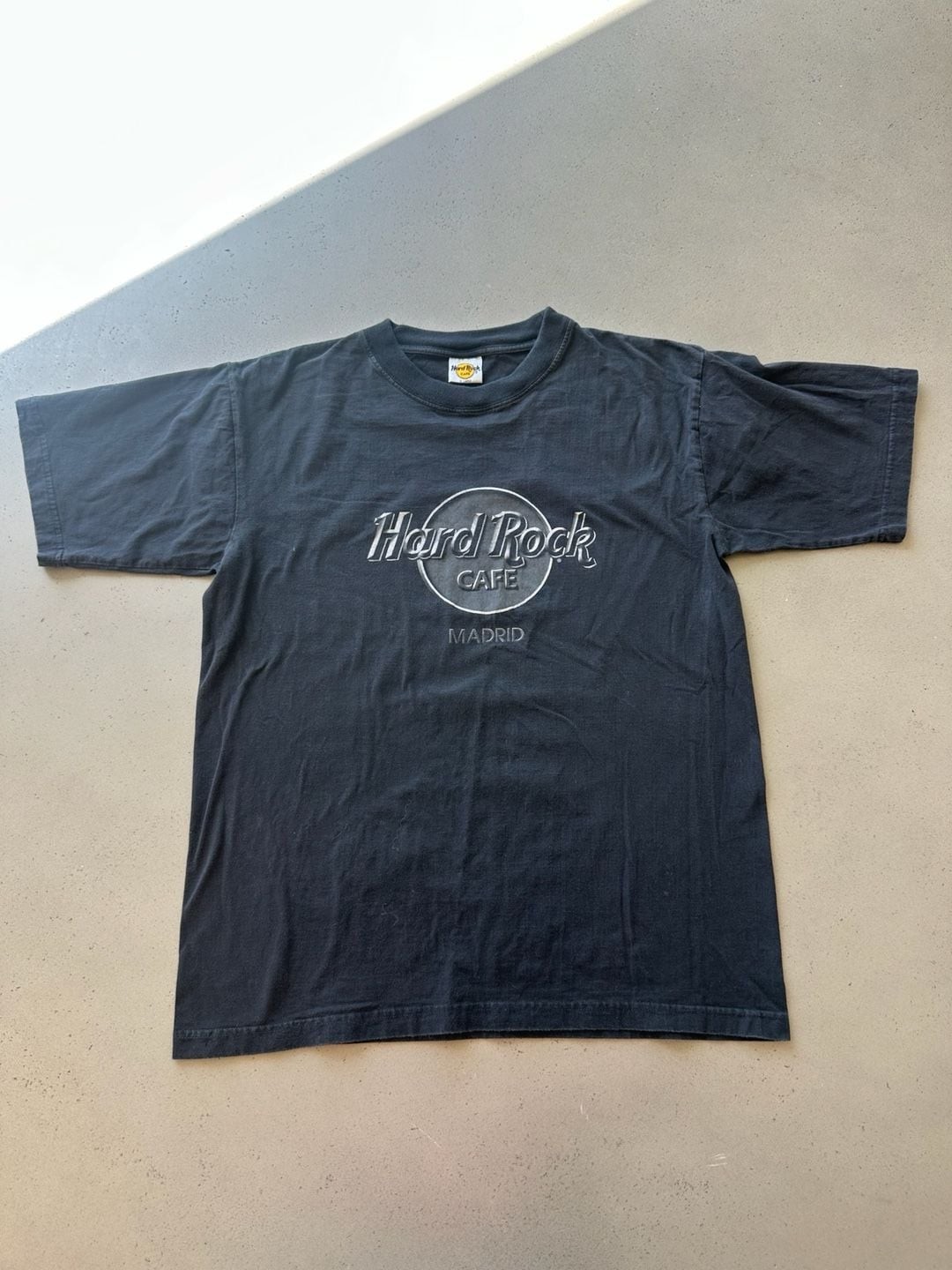 Vintage Hard Rock Cafe Madrid Silver Logo T-Shirt XL gallery