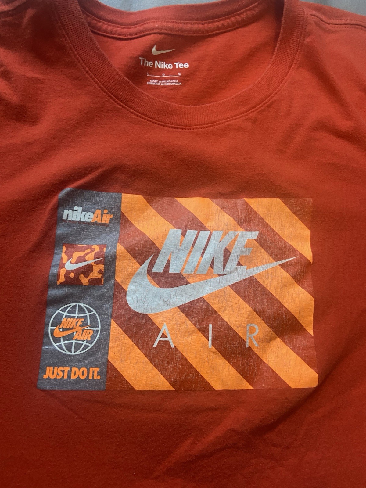 Nike The Nike Tee Nike Air Men's Red Graphic Crew Neck T-Shirt L Regular gallery