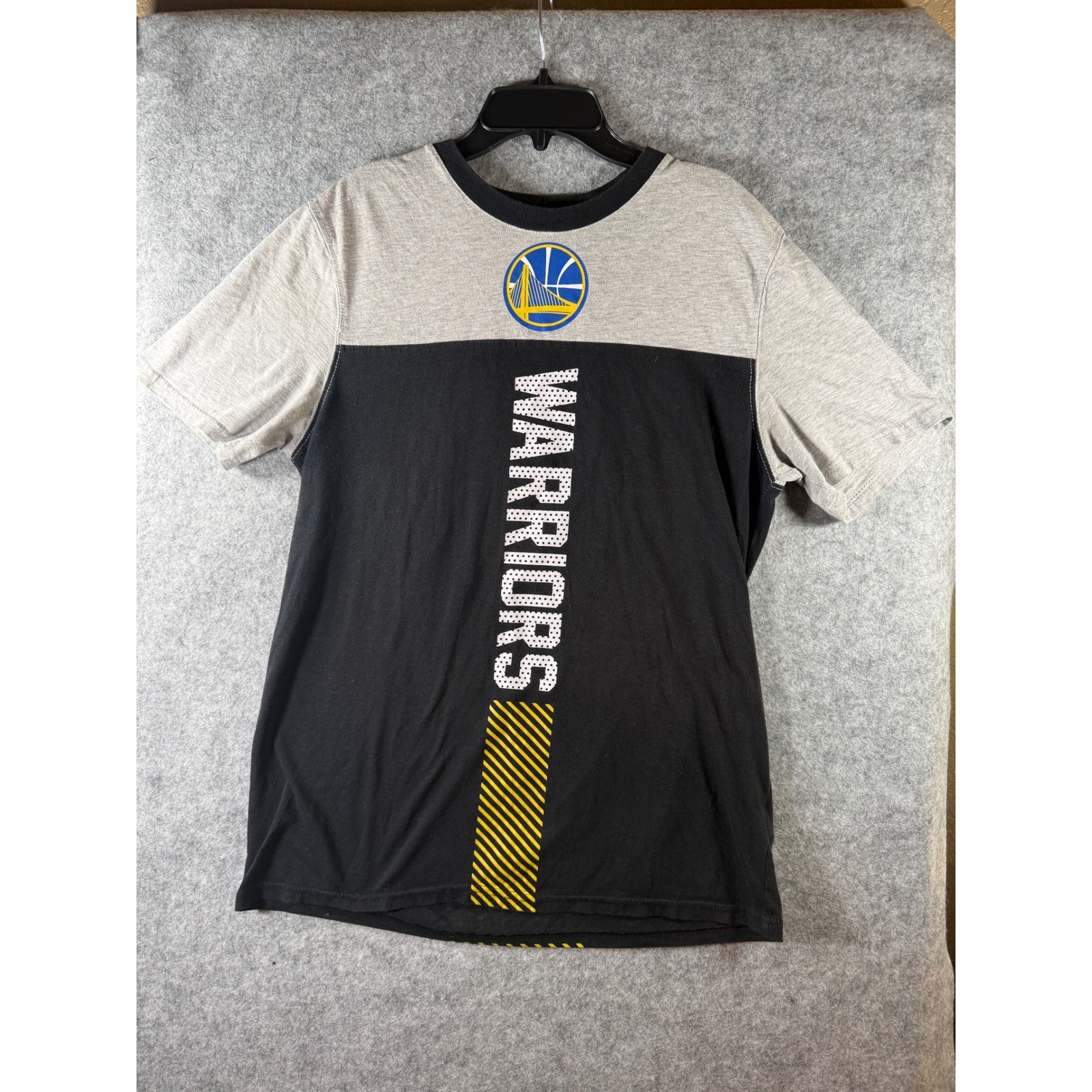 NBA Golden State Warriors Colorblock Graphic T-Shirt Gray Black Mens Medium gallery