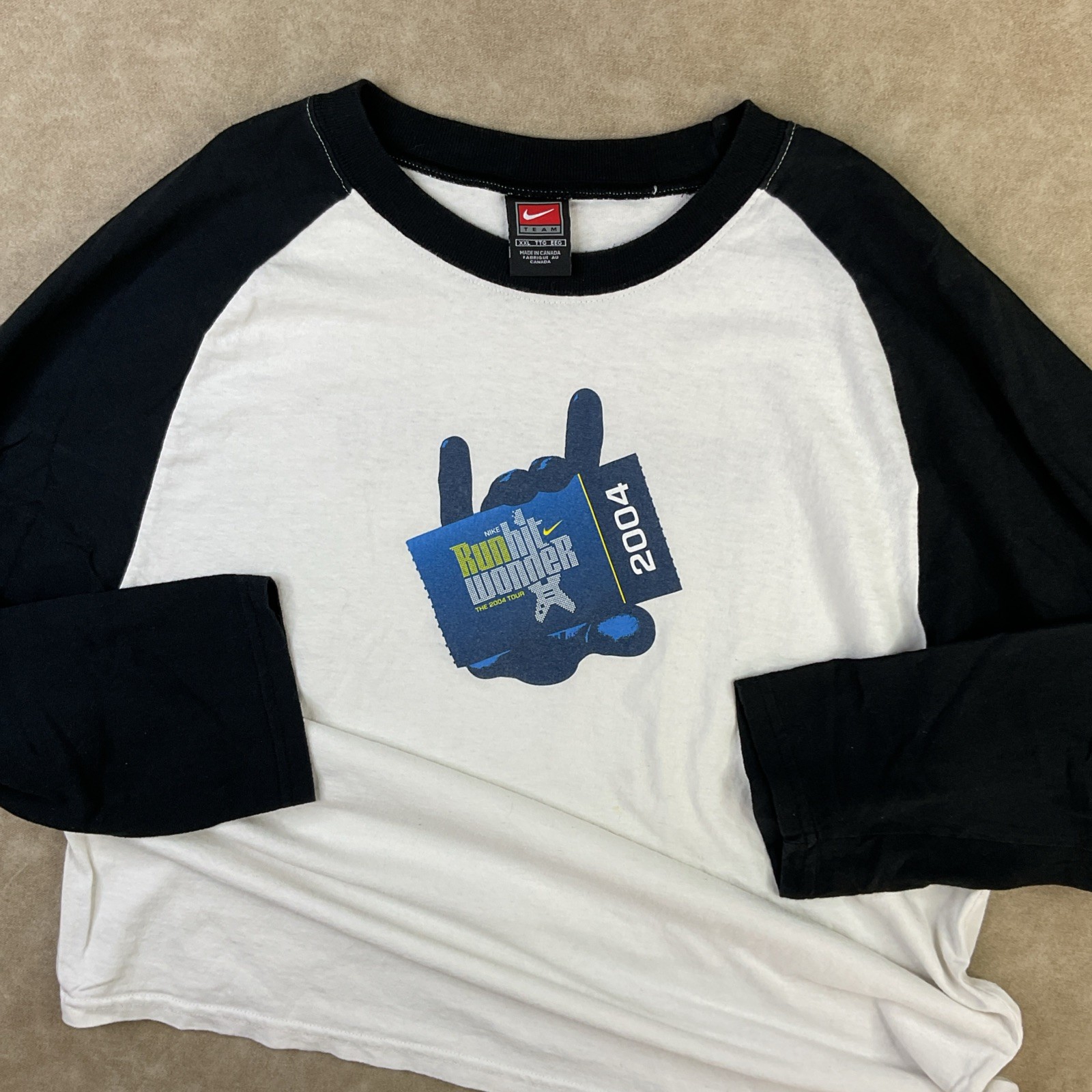 Vintage Nike Shirt Sz 2XL Run Hit Wonder The 2004 Tour Pullover Concert T-Shirt gallery