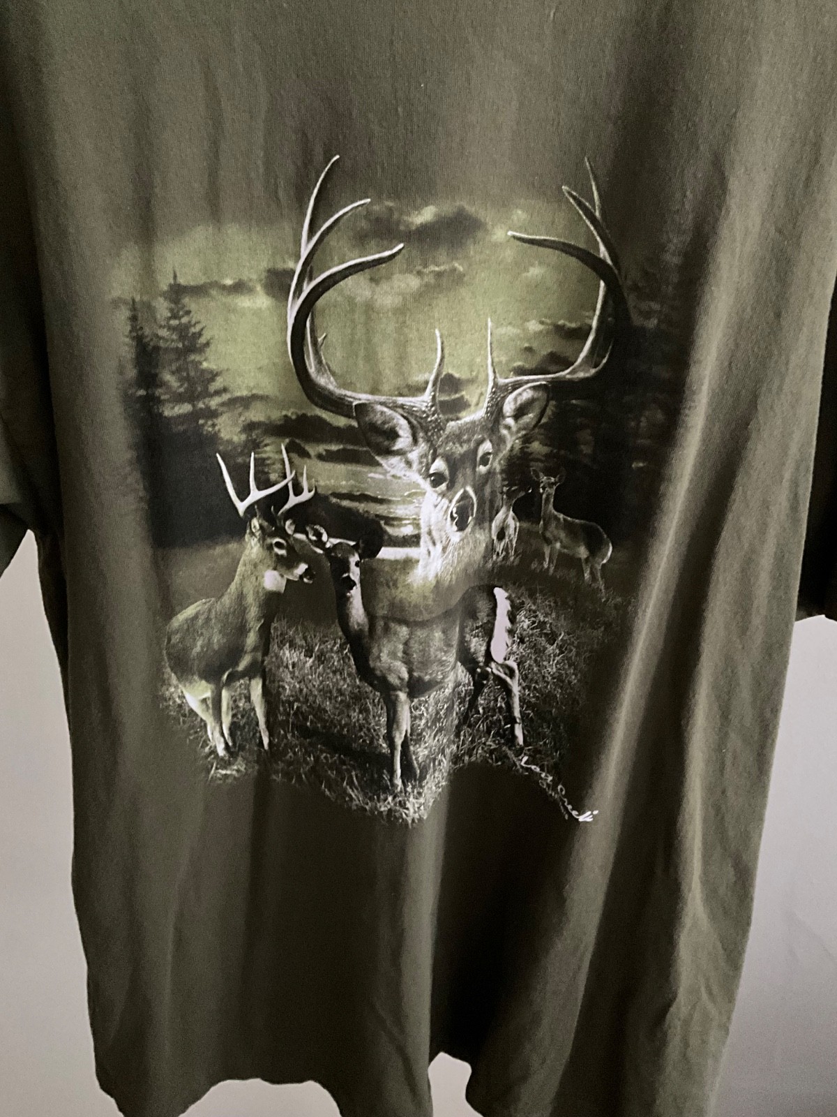 AAA Alstyle Apparel & Activewear Men's XL Whitetail Deer Hunting T-Shirt gallery