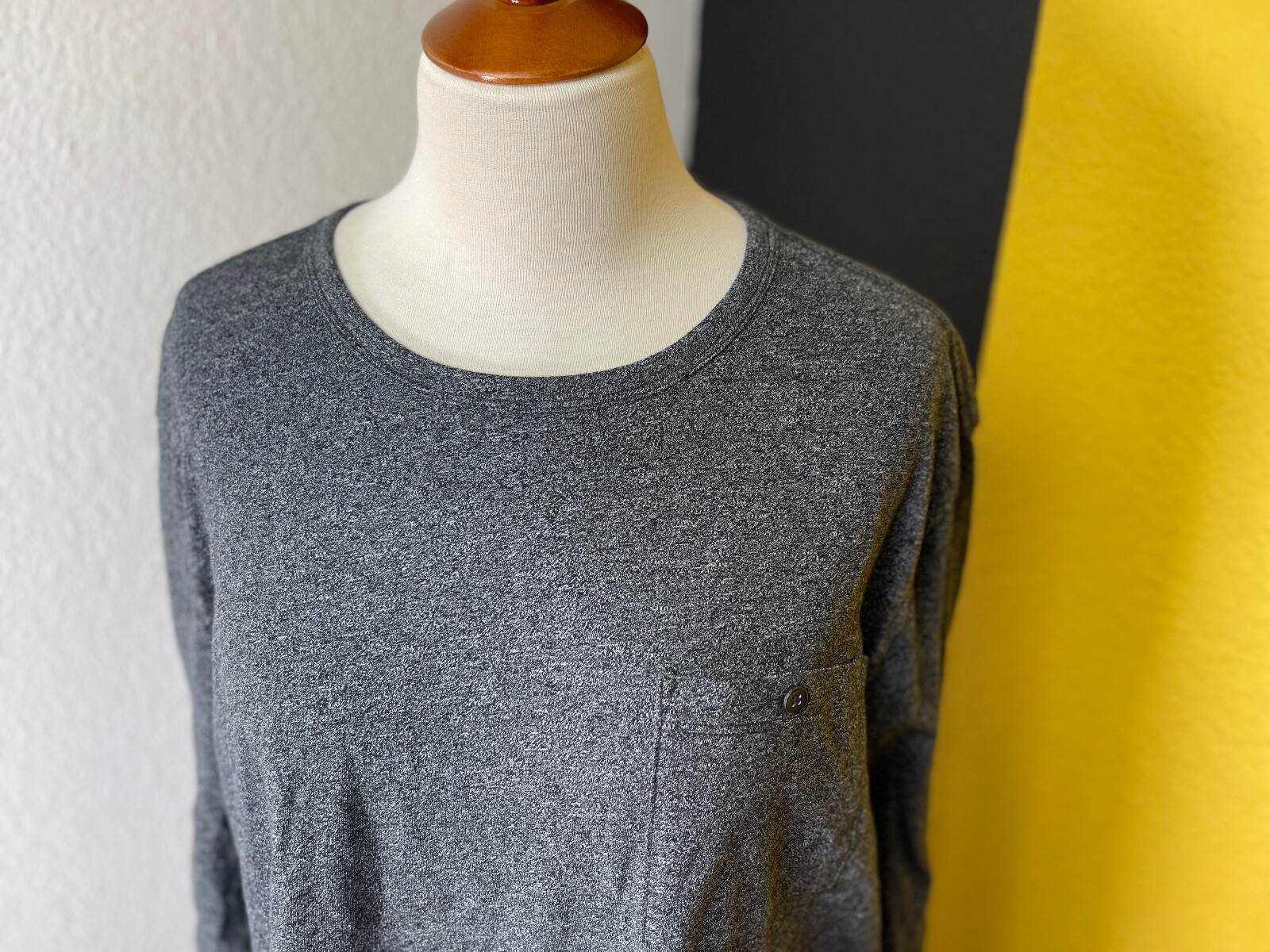 Banana Republic Mens Shirt Extra Large Gray Shirt Pocket Cotton Blend Easy Care gallery
