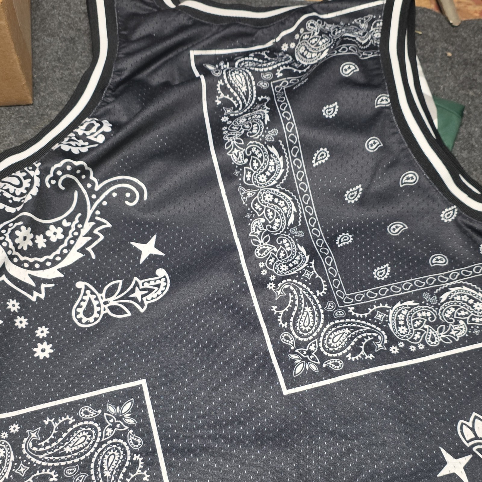 rue21 Black/White Paisley Bandana Mesh V-Neck Sleeveless Tank Top, Men's M gallery