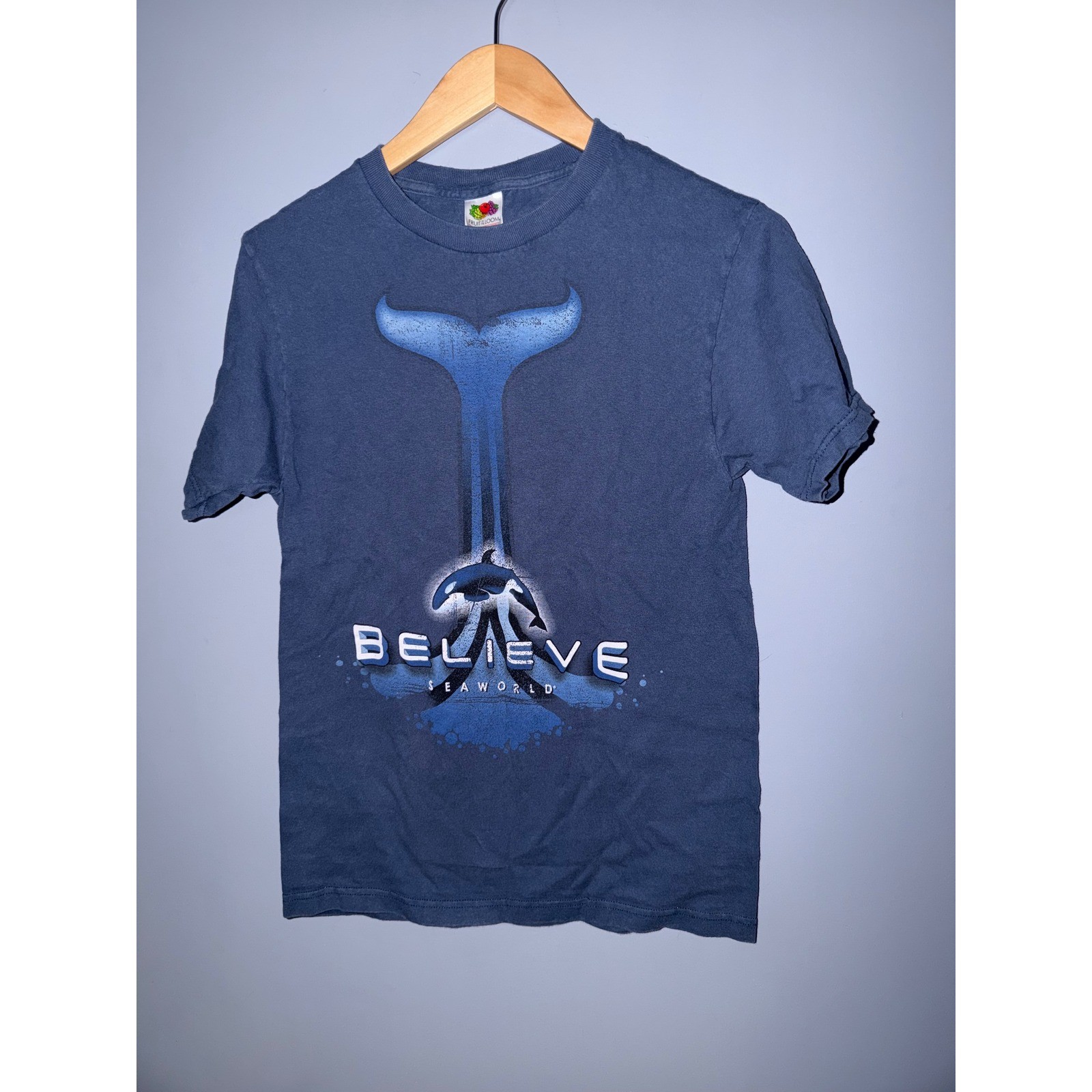 SeaWorld Believe Orca Whale Graphic T-Shirt Navy Blue Fruit of the Loom Small gallery