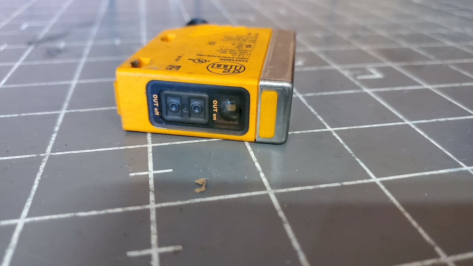 IFM Diffuse Reflection Sensor with Background Suppresion, O5H-FPKG/US100 /10-30V