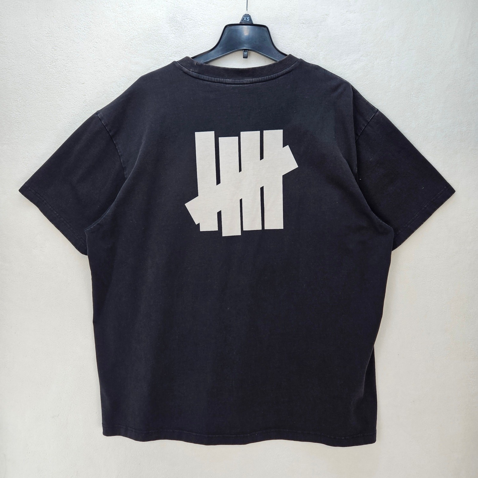 UNDEFEATED MEN'S XXL BLACK HEAVY DUTY THICK MATERIAL GARMENT DYE TEE SHIRT gallery