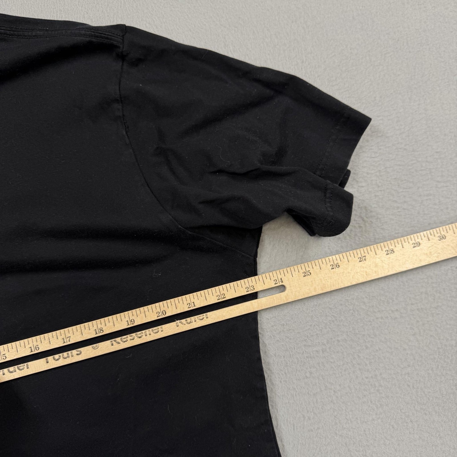 Uniqlo Shirt Mens Large Black One Piece Luffy Law Anime Graphic T-Shirt Tee gallery